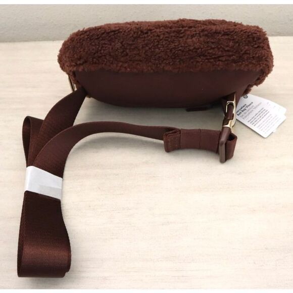 Lululemon LU9B18S Women's O/S Brown/Gold Everywhere Belt Bag *Fleece - Picture 13 of 16